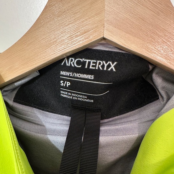 NEW: Arc'teryx Beta LT GORE-TEX Jacket - Small Euphoria - Picture 2 of 3